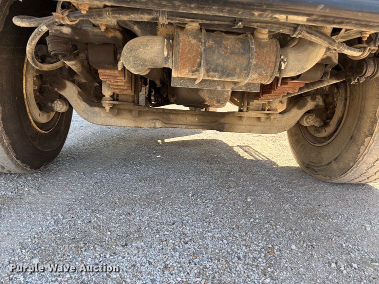 image for item FT6465 1996 Volvo WG vacuum truck