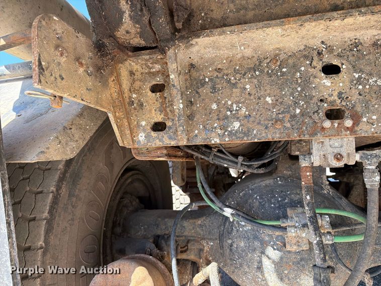 image for item FT6465 1996 Volvo WG vacuum truck