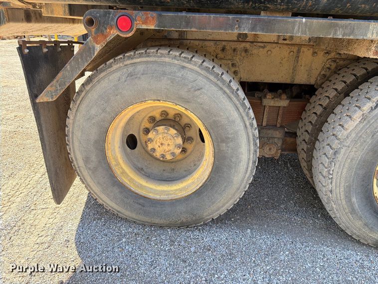 image for item FT6465 1996 Volvo WG vacuum truck