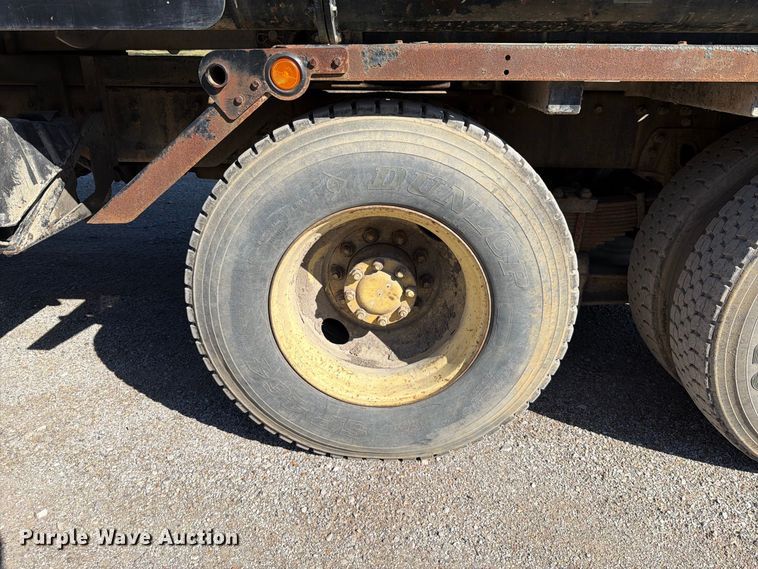 image for item FT6465 1996 Volvo WG vacuum truck