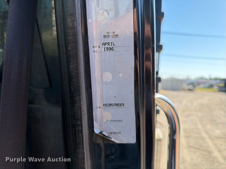 image for item FT6465 1996 Volvo WG vacuum truck