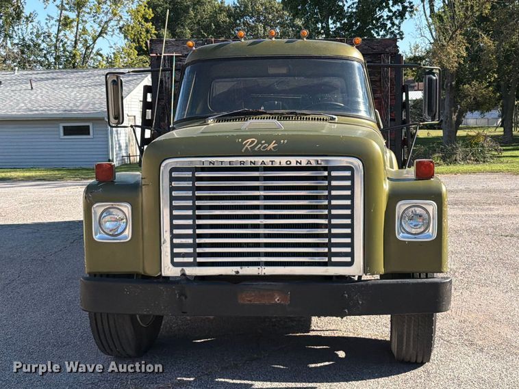 image for item FT6471 1973 International Loadstar 1600 dump flatbed truck