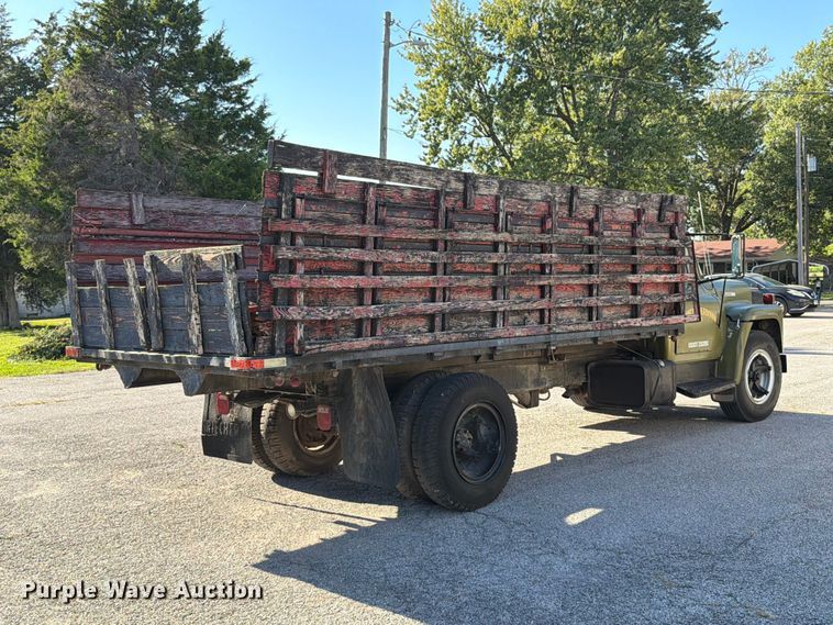 image for item FT6471 1973 International Loadstar 1600 dump flatbed truck