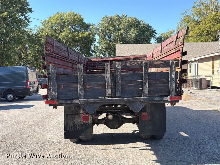 image for item FT6471 1973 International Loadstar 1600 dump flatbed truck