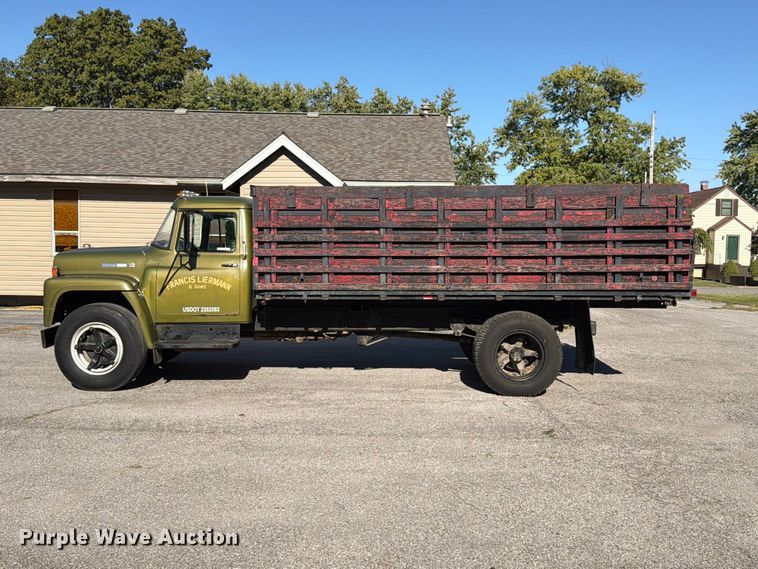 image for item FT6471 1973 International Loadstar 1600 dump flatbed truck