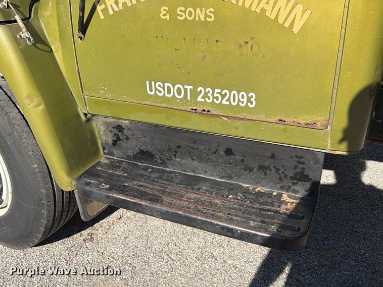 image for item FT6471 1973 International Loadstar 1600 dump flatbed truck