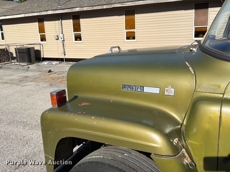 image for item FT6471 1973 International Loadstar 1600 dump flatbed truck