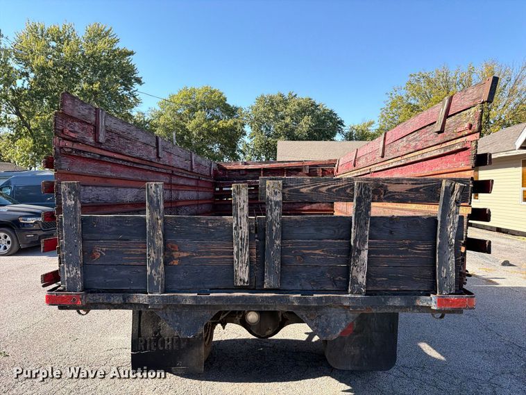 image for item FT6471 1973 International Loadstar 1600 dump flatbed truck