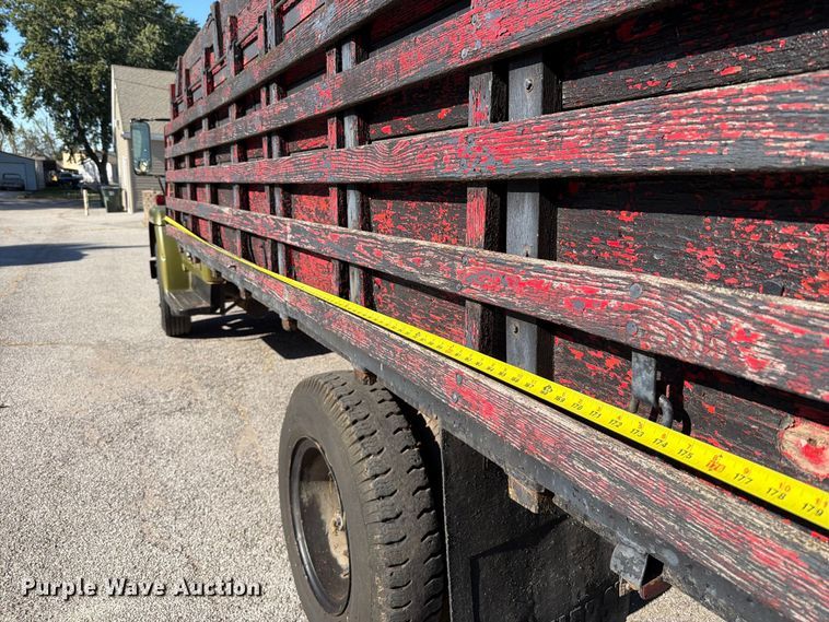 image for item FT6471 1973 International Loadstar 1600 dump flatbed truck
