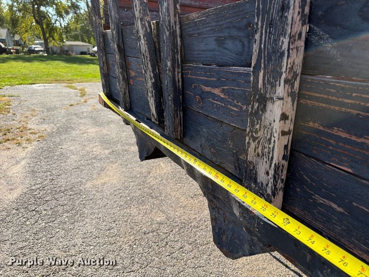 image for item FT6471 1973 International Loadstar 1600 dump flatbed truck