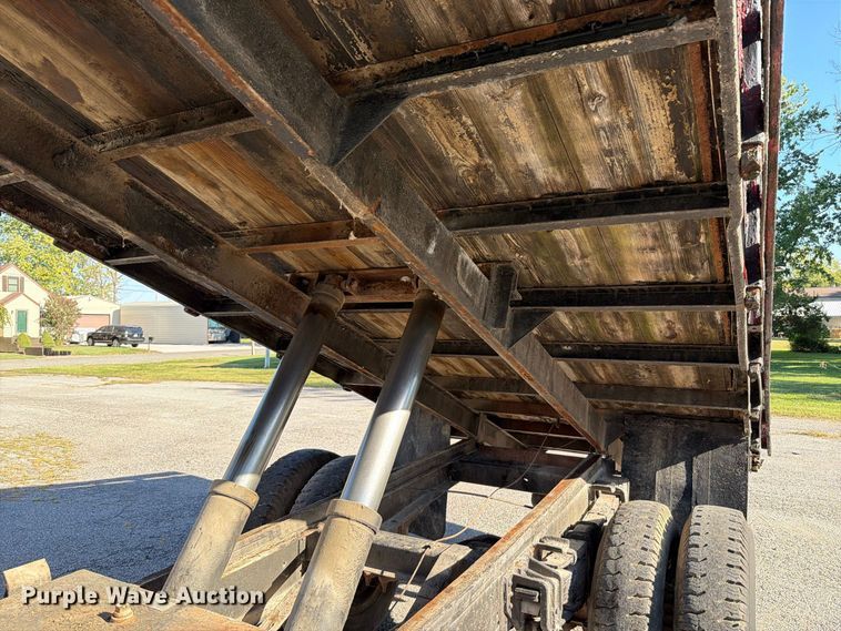 image for item FT6471 1973 International Loadstar 1600 dump flatbed truck