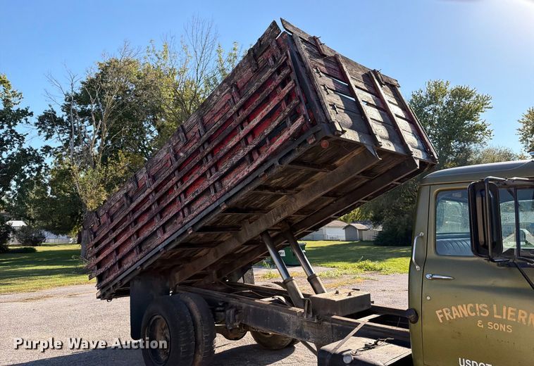 image for item FT6471 1973 International Loadstar 1600 dump flatbed truck