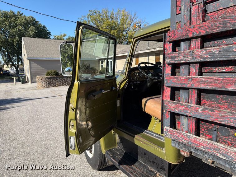 image for item FT6471 1973 International Loadstar 1600 dump flatbed truck