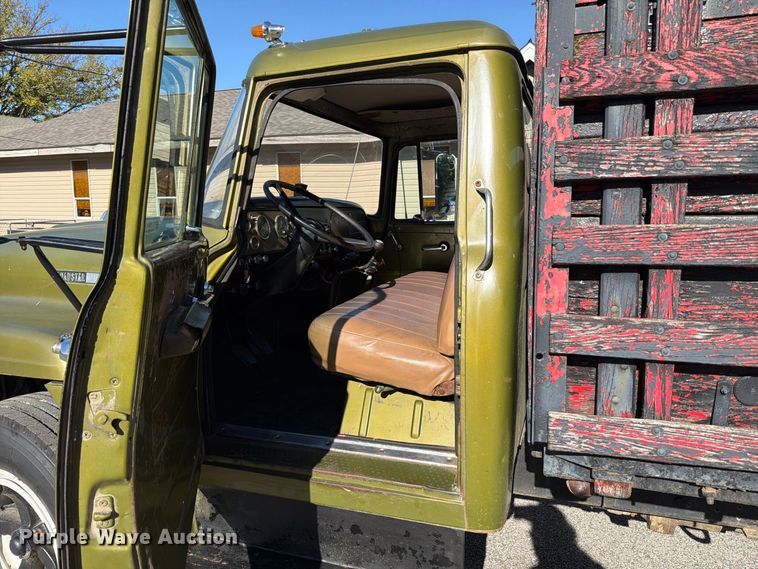 image for item FT6471 1973 International Loadstar 1600 dump flatbed truck