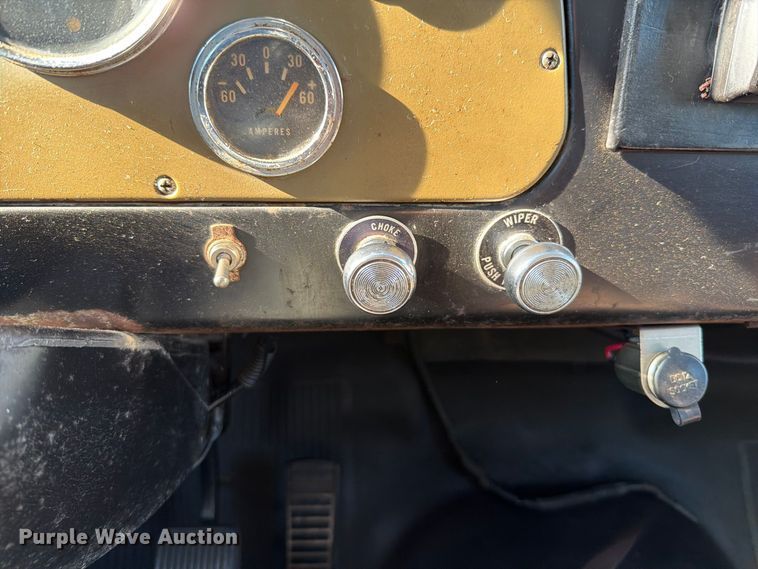 image for item FT6471 1973 International Loadstar 1600 dump flatbed truck