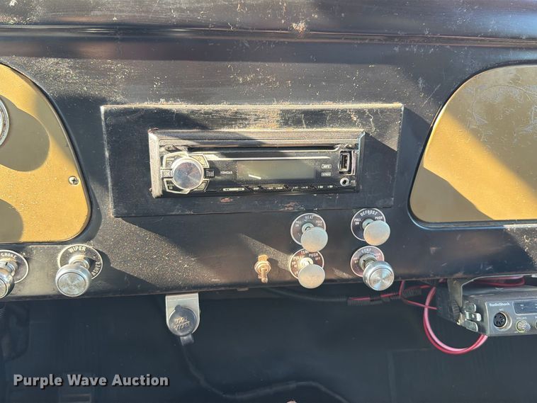 image for item FT6471 1973 International Loadstar 1600 dump flatbed truck