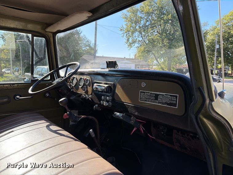 image for item FT6471 1973 International Loadstar 1600 dump flatbed truck