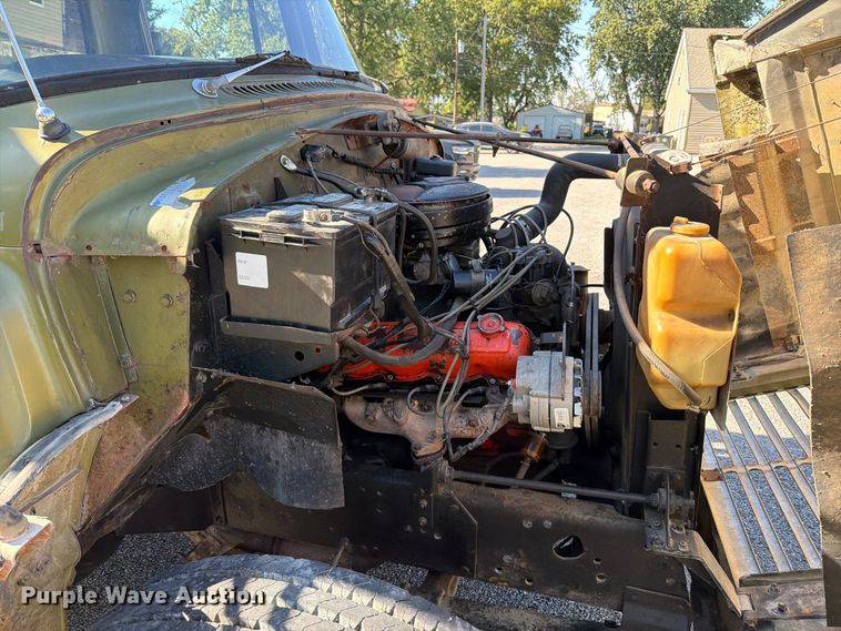 image for item FT6471 1973 International Loadstar 1600 dump flatbed truck