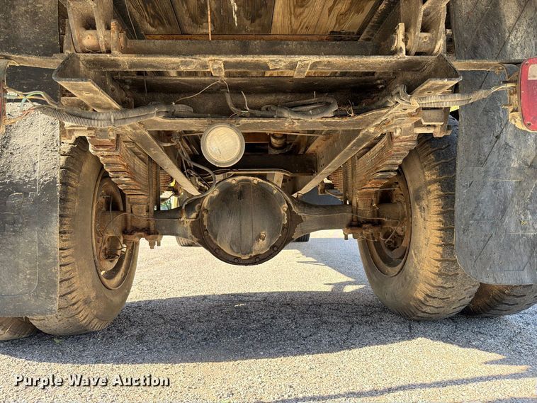 image for item FT6471 1973 International Loadstar 1600 dump flatbed truck