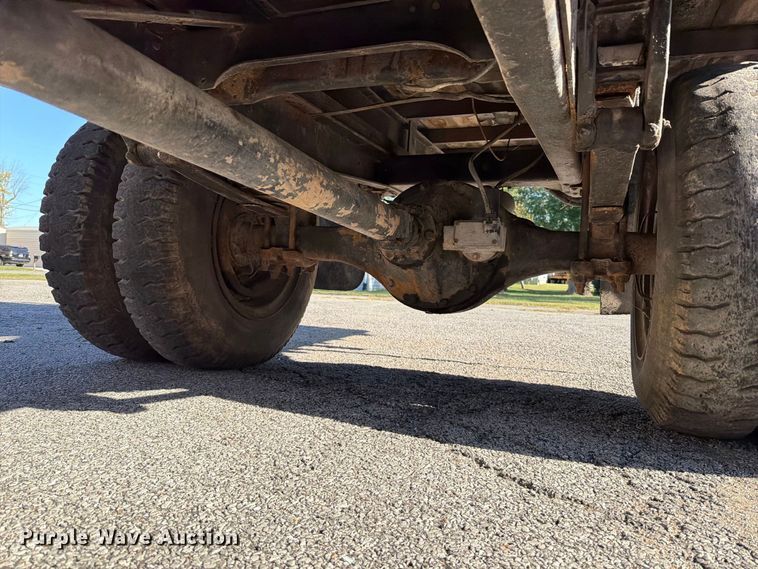 image for item FT6471 1973 International Loadstar 1600 dump flatbed truck