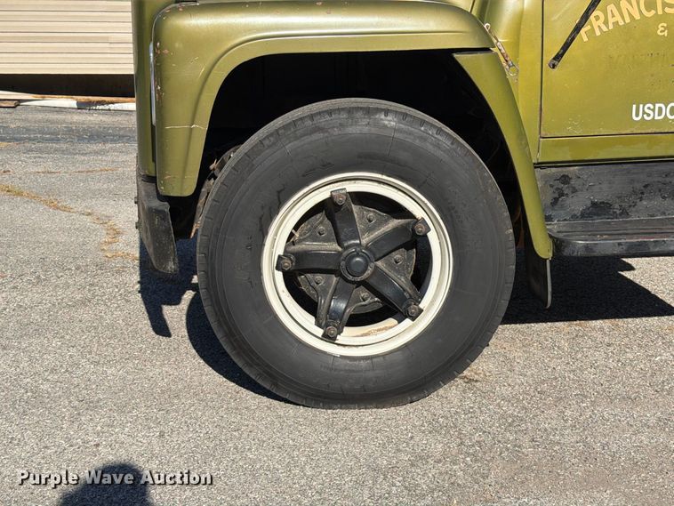image for item FT6471 1973 International Loadstar 1600 dump flatbed truck