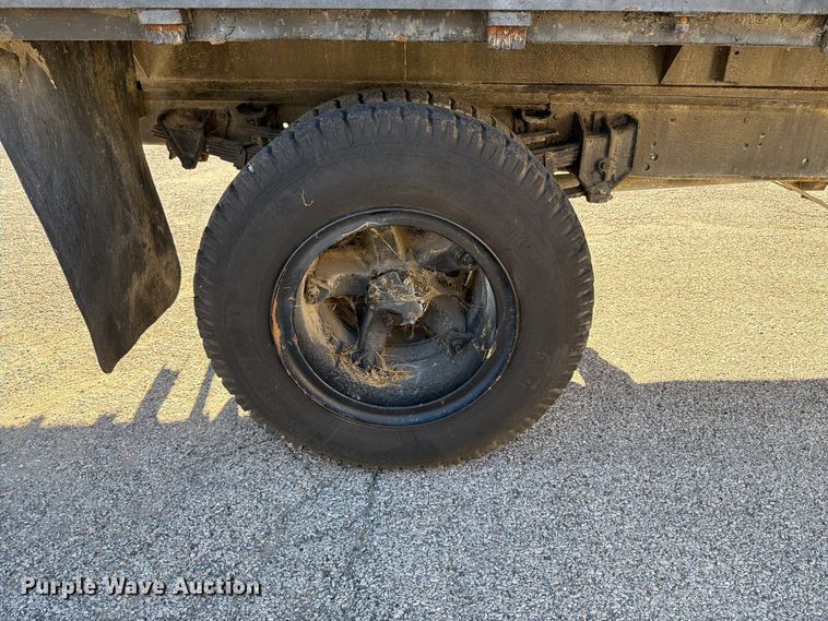 image for item FT6471 1973 International Loadstar 1600 dump flatbed truck