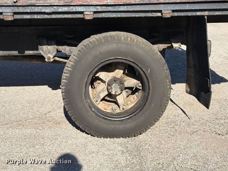 image for item FT6471 1973 International Loadstar 1600 dump flatbed truck