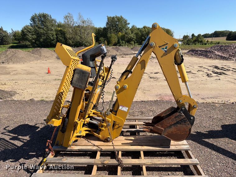 image for item FT6850 Vermeer B550 backhoe