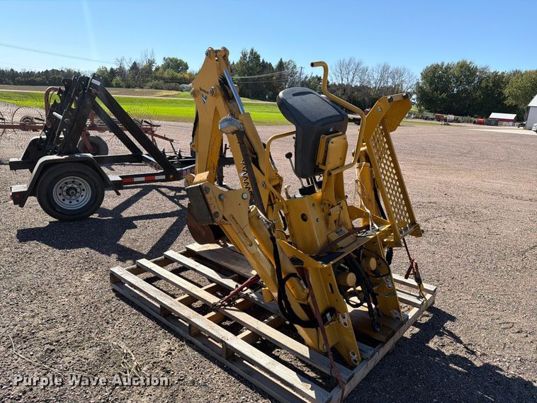 image for item FT6850 Vermeer B550 backhoe