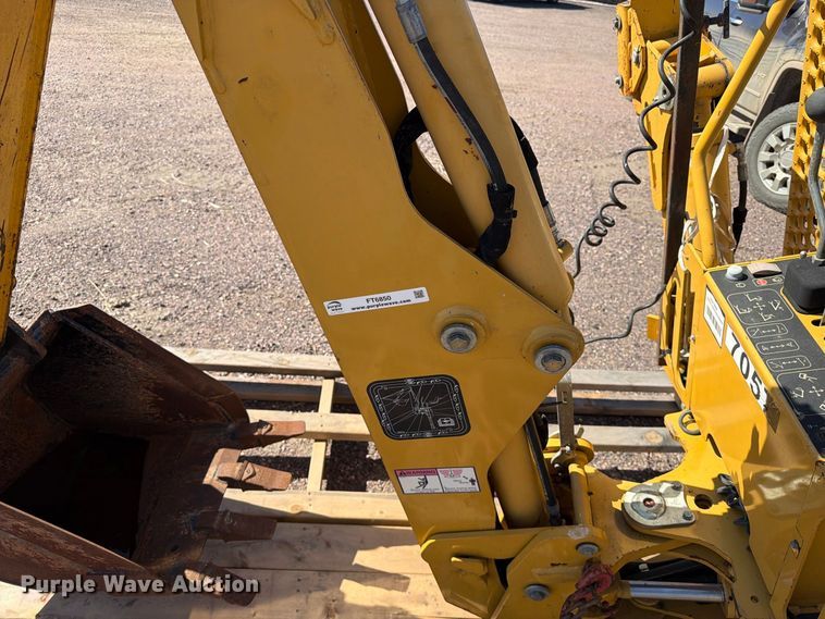 image for item FT6850 Vermeer B550 backhoe
