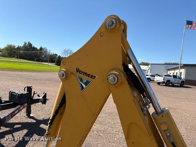 image for item FT6850 Vermeer B550 backhoe