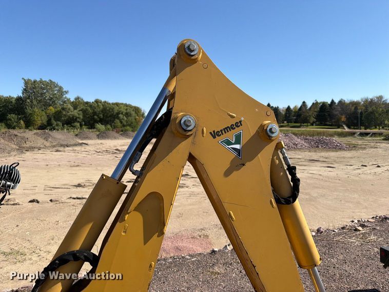 image for item FT6850 Vermeer B550 backhoe