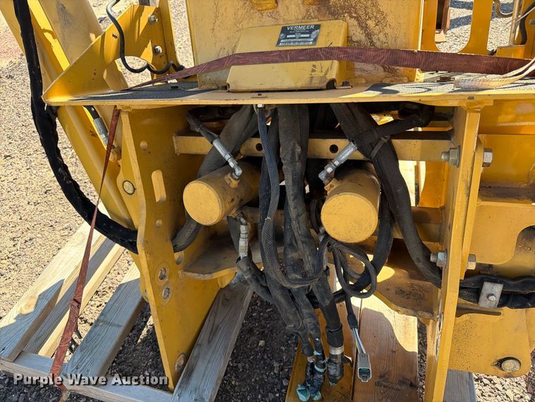 image for item FT6850 Vermeer B550 backhoe