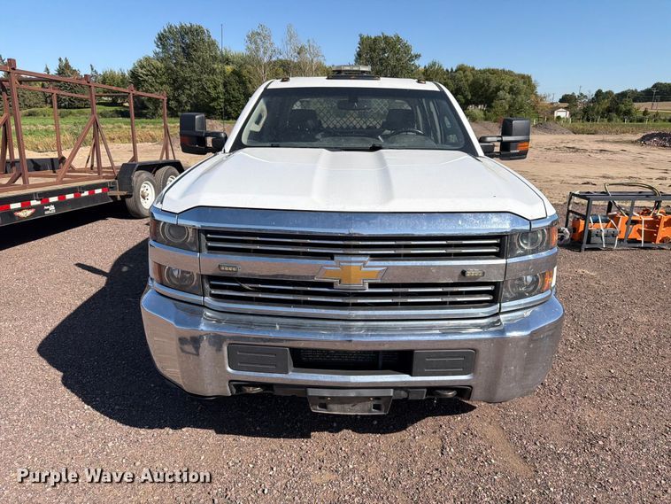 image for item FT6852 2016 Chevrolet Silverado 3500HD Crew Cab pickup truck