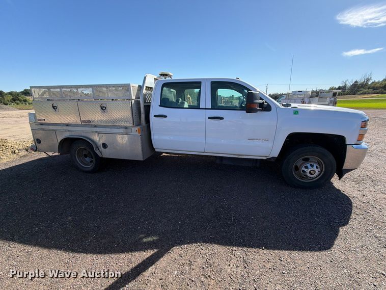 image for item FT6852 2016 Chevrolet Silverado 3500HD Crew Cab pickup truck