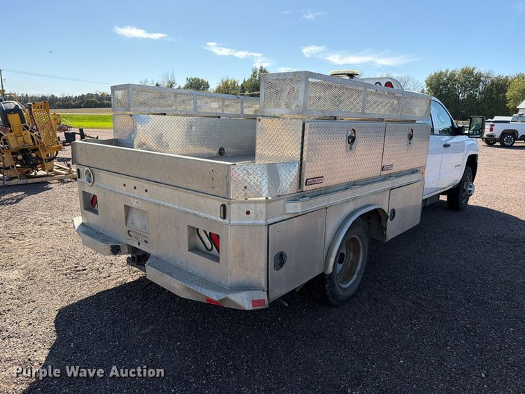 image for item FT6852 2016 Chevrolet Silverado 3500HD Crew Cab pickup truck