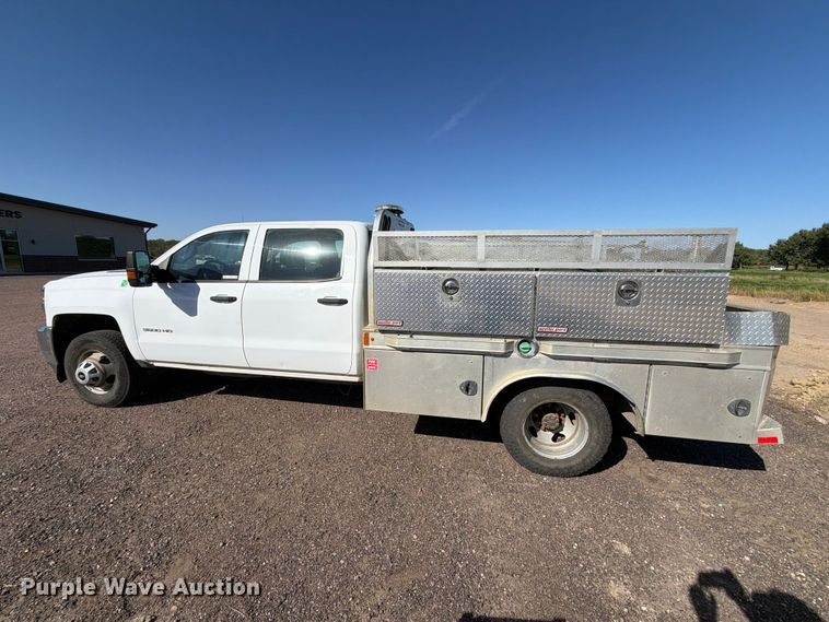 image for item FT6852 2016 Chevrolet Silverado 3500HD Crew Cab pickup truck