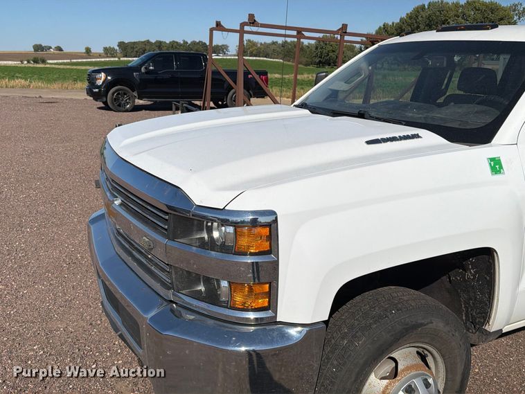 image for item FT6852 2016 Chevrolet Silverado 3500HD Crew Cab pickup truck