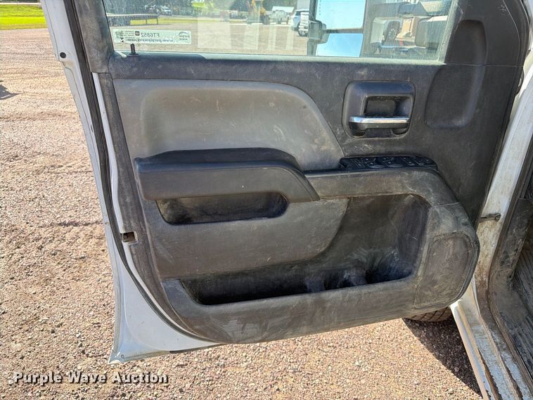 image for item FT6852 2016 Chevrolet Silverado 3500HD Crew Cab pickup truck