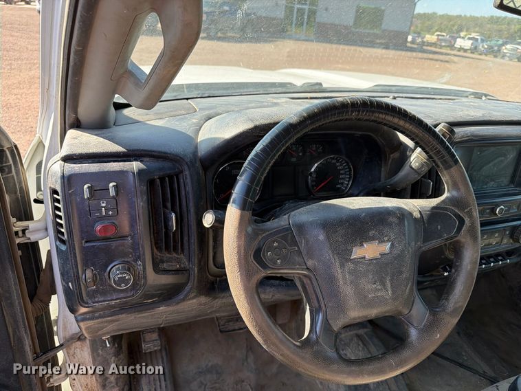 image for item FT6852 2016 Chevrolet Silverado 3500HD Crew Cab pickup truck