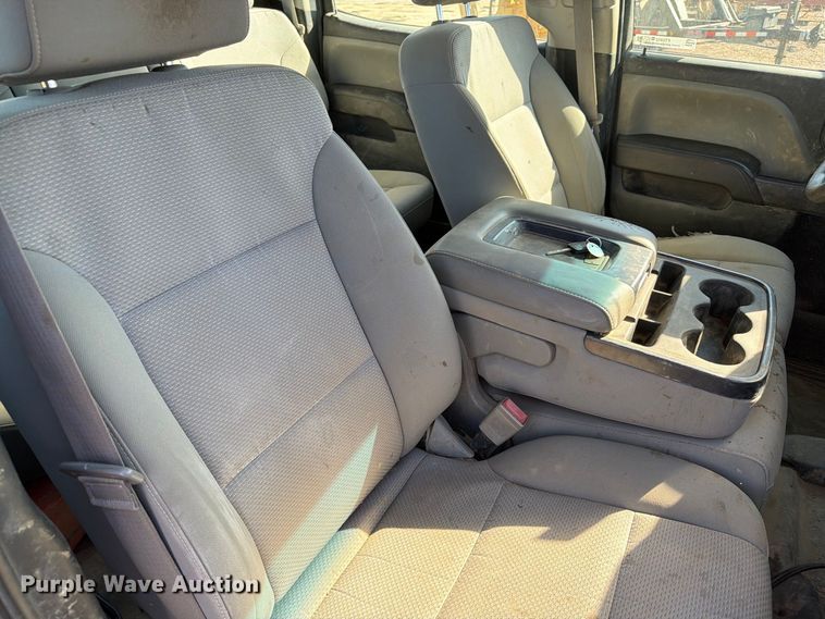 image for item FT6852 2016 Chevrolet Silverado 3500HD Crew Cab pickup truck