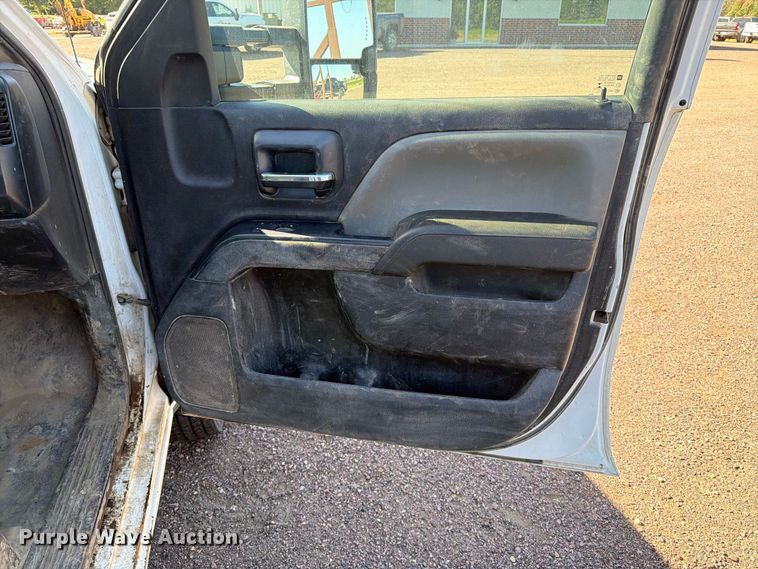 image for item FT6852 2016 Chevrolet Silverado 3500HD Crew Cab pickup truck