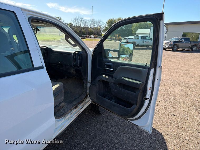 image for item FT6852 2016 Chevrolet Silverado 3500HD Crew Cab pickup truck