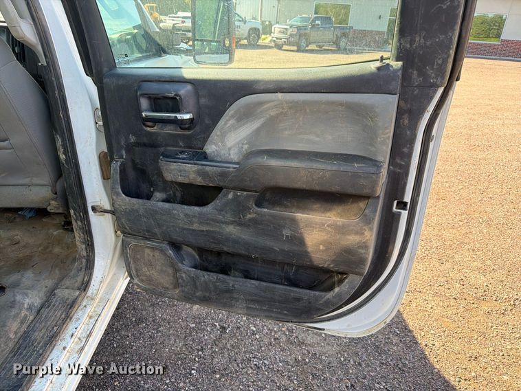 image for item FT6852 2016 Chevrolet Silverado 3500HD Crew Cab pickup truck