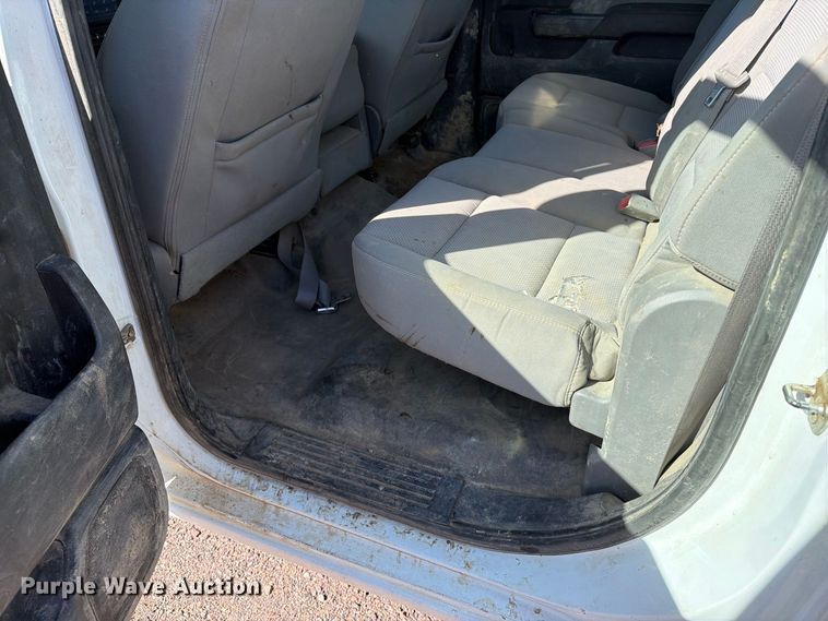 image for item FT6852 2016 Chevrolet Silverado 3500HD Crew Cab pickup truck