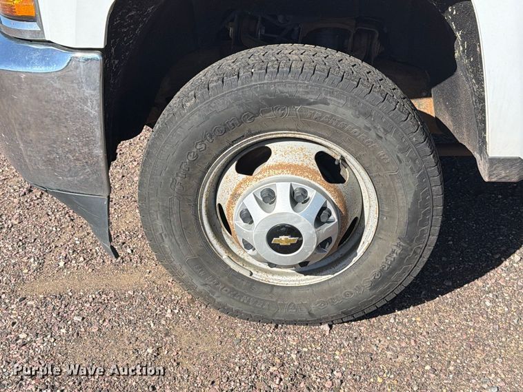 image for item FT6852 2016 Chevrolet Silverado 3500HD Crew Cab pickup truck