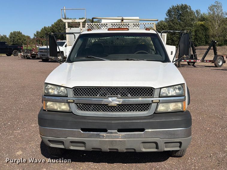 image for item FT6853 2003 Chevrolet Silverado 3500 utility bed pickup truck