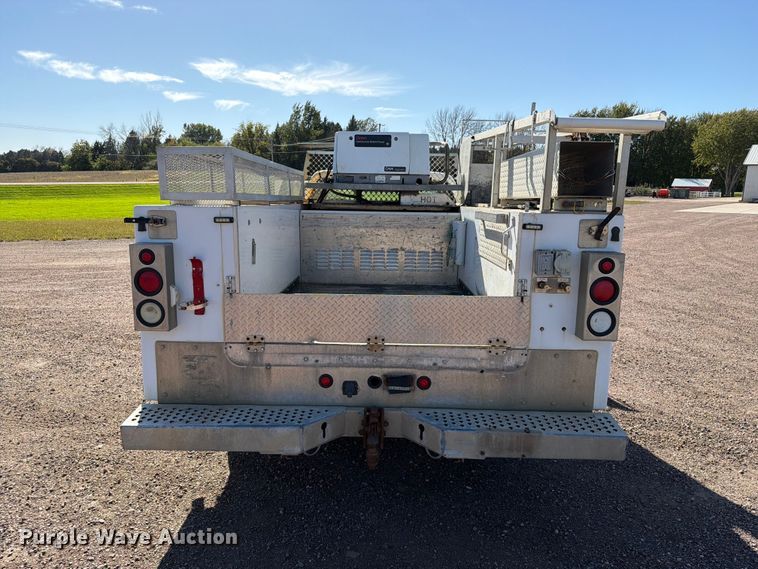 image for item FT6853 2003 Chevrolet Silverado 3500 utility bed pickup truck