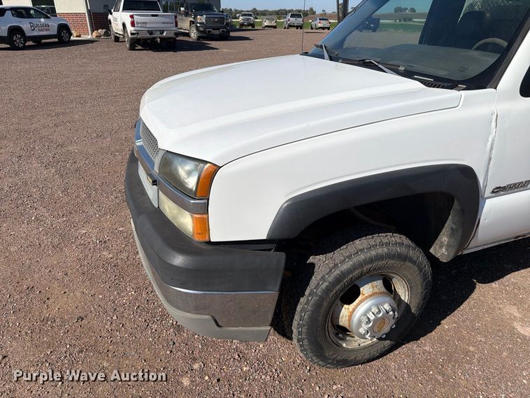 image for item FT6853 2003 Chevrolet Silverado 3500 utility bed pickup truck