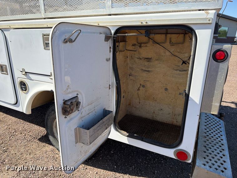 image for item FT6853 2003 Chevrolet Silverado 3500 utility bed pickup truck